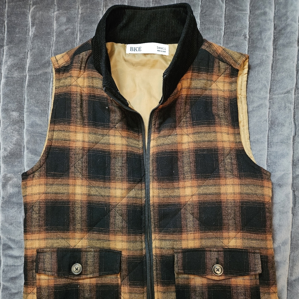 BKE only worn twice pad best with black collar and two front pockets size small